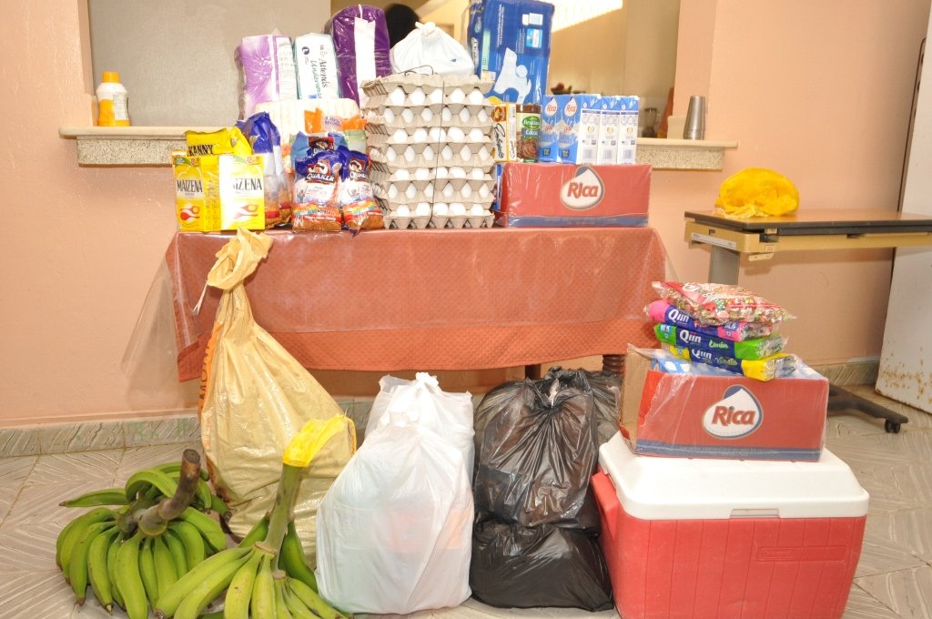 Donativos entregados por Jovenes ejemplos de nuestra ciudad al asilo de ancianos de Moca